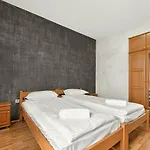 Sea Garden דירה וארנה