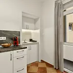Sea Garden דירה